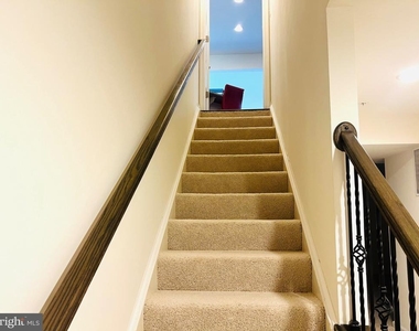 3002 Winterbourne Drive - Photo Thumbnail 32