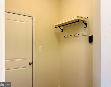 3002 Winterbourne Drive - Photo Thumbnail 36
