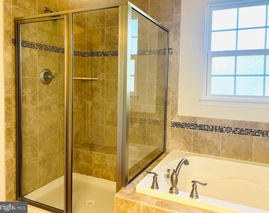 3002 Winterbourne Drive - Photo Thumbnail 22