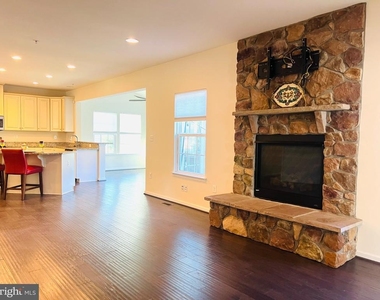 3002 Winterbourne Drive - Photo Thumbnail 4
