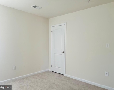 3002 Winterbourne Drive - Photo Thumbnail 46