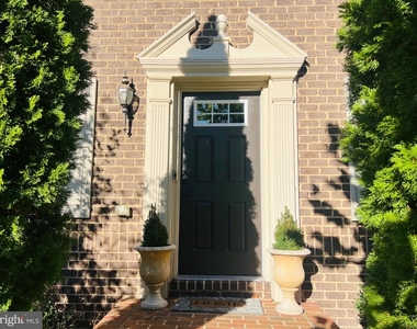 3002 Winterbourne Drive - Photo Thumbnail 40