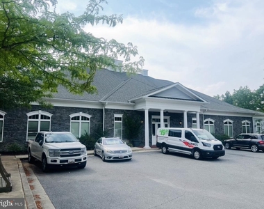 3002 Winterbourne Drive - Photo Thumbnail 54