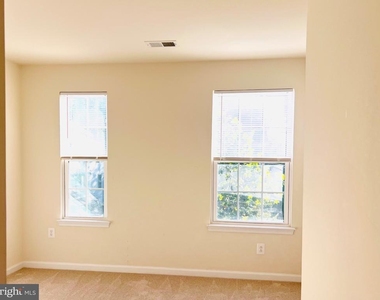 3002 Winterbourne Drive - Photo Thumbnail 52