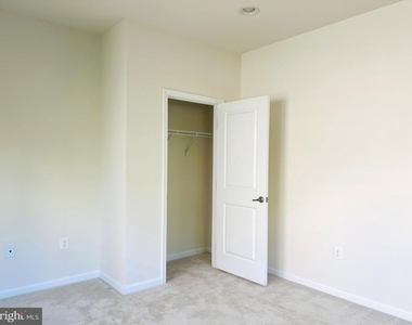 3002 Winterbourne Drive - Photo Thumbnail 14