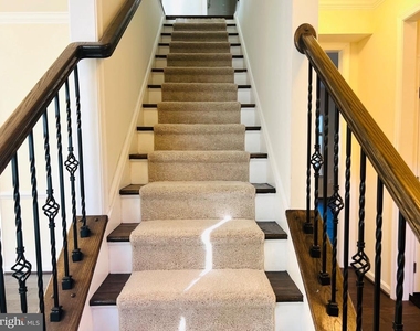 3002 Winterbourne Drive - Photo Thumbnail 7