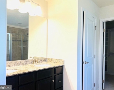 3002 Winterbourne Drive - Photo Thumbnail 35