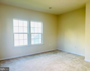 3002 Winterbourne Drive - Photo Thumbnail 16