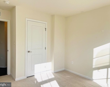 3002 Winterbourne Drive - Photo Thumbnail 51