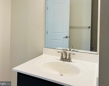 3002 Winterbourne Drive - Photo Thumbnail 59