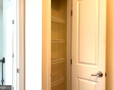 3002 Winterbourne Drive - Photo Thumbnail 53