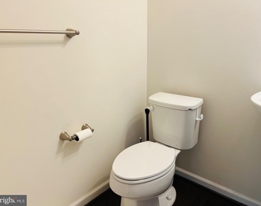 3002 Winterbourne Drive - Photo Thumbnail 37