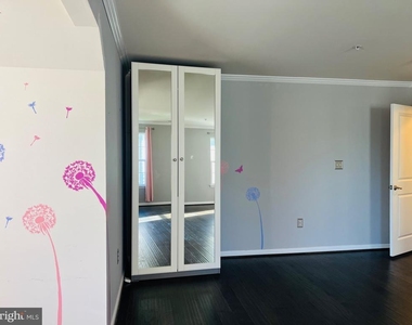 3002 Winterbourne Drive - Photo Thumbnail 43