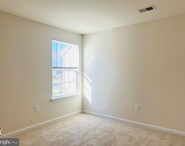 3002 Winterbourne Drive - Photo Thumbnail 39