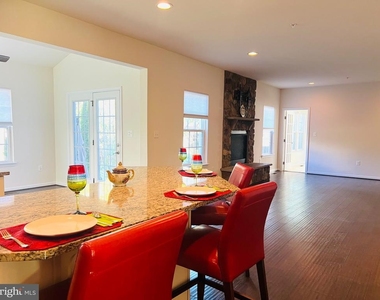 3002 Winterbourne Drive - Photo Thumbnail 12