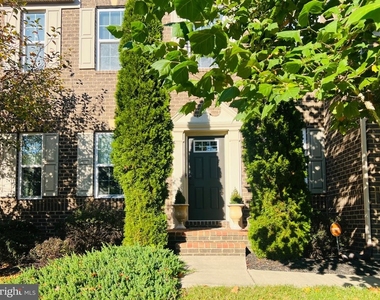3002 Winterbourne Drive - Photo Thumbnail 6