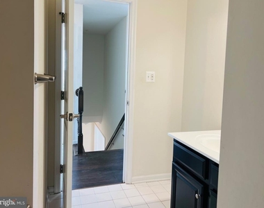 3002 Winterbourne Drive - Photo Thumbnail 58