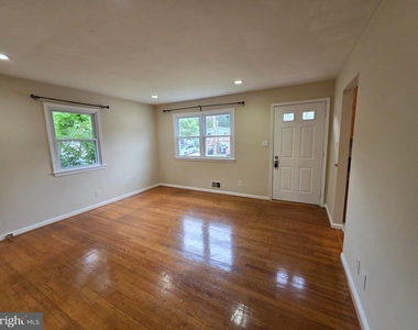 4808 Lexington Avenue - Photo Thumbnail 7