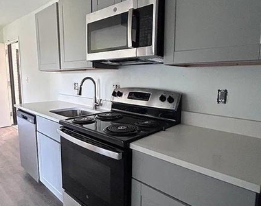 26040 Woodfield Road - Photo Thumbnail 2