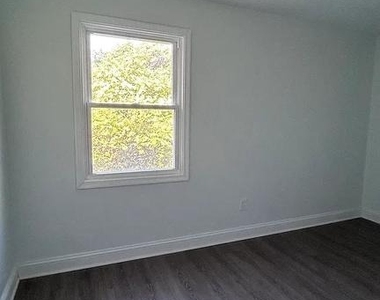 26040 Woodfield Road - Photo Thumbnail 4