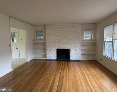 9220 Quintana Drive - Photo Thumbnail 4