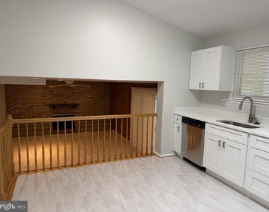 14015 Congress Drive - Photo Thumbnail 4