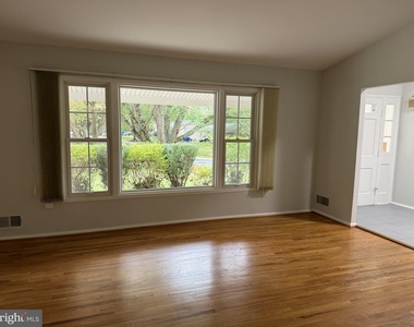 14015 Congress Drive - Photo Thumbnail 8
