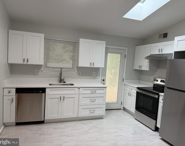 14015 Congress Drive - Photo Thumbnail 3