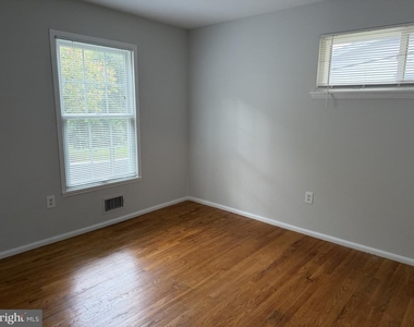 14015 Congress Drive - Photo Thumbnail 14