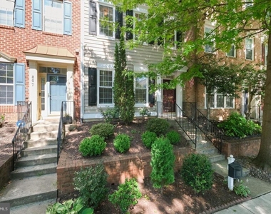 805 Main Street - Photo Thumbnail 2