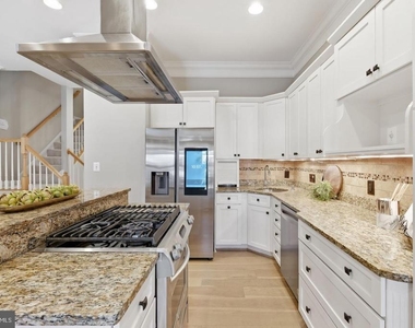 805 Main Street - Photo Thumbnail 9