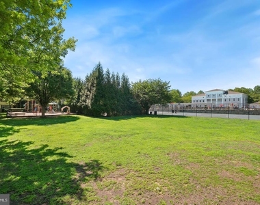 805 Main Street - Photo Thumbnail 30