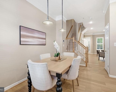 805 Main Street - Photo Thumbnail 8