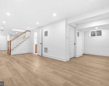 9828 Watts Branch Drive - Photo Thumbnail 14