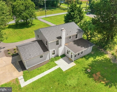 9828 Watts Branch Drive - Photo Thumbnail 20