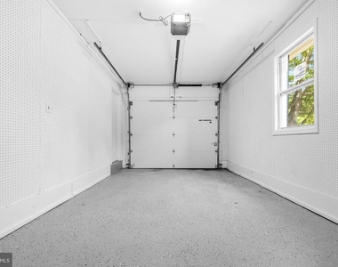 9828 Watts Branch Drive - Photo Thumbnail 17
