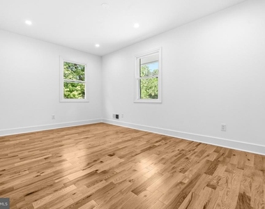 9828 Watts Branch Drive - Photo Thumbnail 11