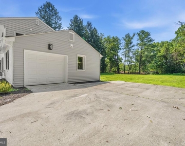 9828 Watts Branch Drive - Photo Thumbnail 18