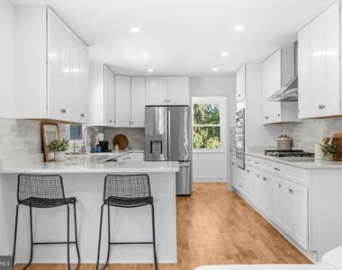 9828 Watts Branch Drive - Photo Thumbnail 5