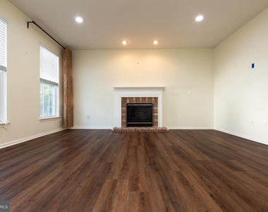 18405 Carved Stone Court - Photo Thumbnail 6
