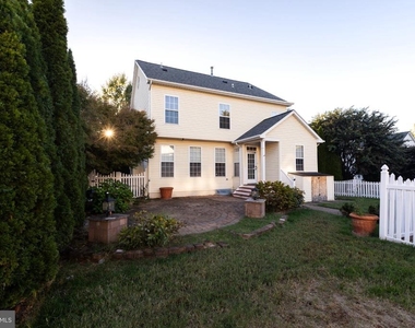 18405 Carved Stone Court - Photo Thumbnail 46