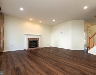18405 Carved Stone Court - Photo Thumbnail 7