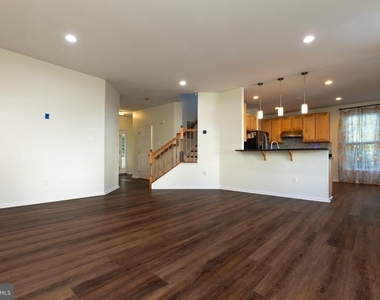 18405 Carved Stone Court - Photo Thumbnail 8