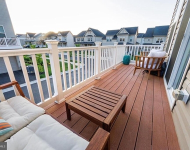 16201 Coolidge Avenue - Photo Thumbnail 7