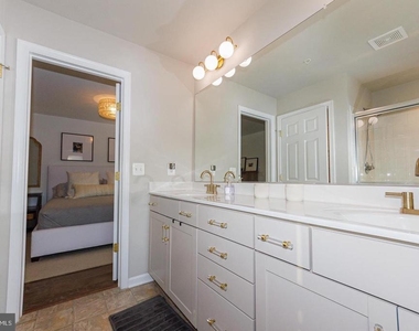 16201 Coolidge Avenue - Photo Thumbnail 17