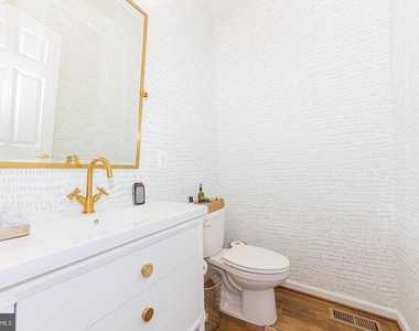 16201 Coolidge Avenue - Photo Thumbnail 12