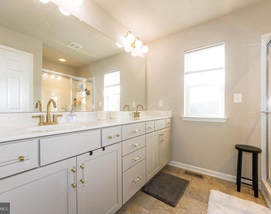 16201 Coolidge Avenue - Photo Thumbnail 16