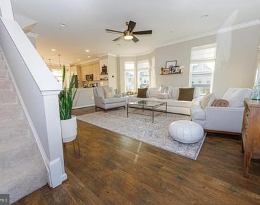 16201 Coolidge Avenue - Photo Thumbnail 11