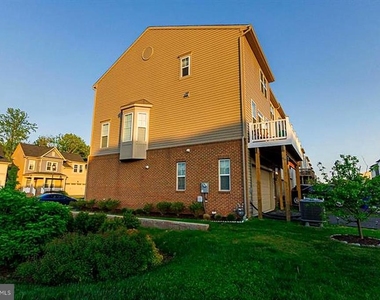 16201 Coolidge Avenue - Photo Thumbnail 2