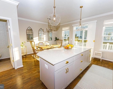 16201 Coolidge Avenue - Photo Thumbnail 5